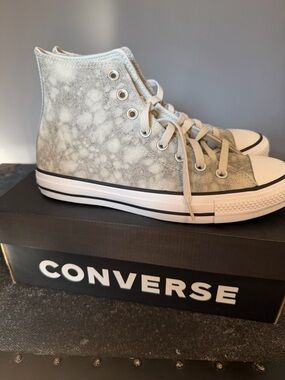 Converse High Top Sneakers in Marbled Light Gray Size 9 Women’s_Size 7 Men’s